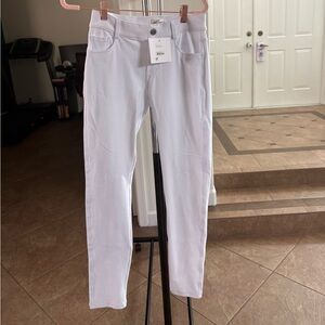 White Skinny Jeans – Size Small – NWT (New With Tags)